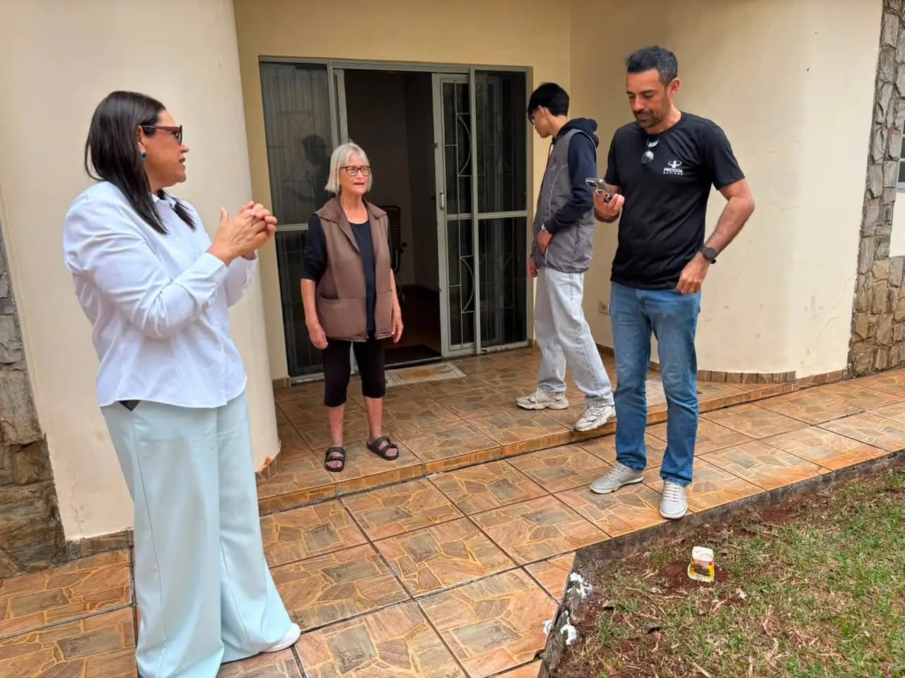Procon Maringá realiza atendimento domiciliar e auxilia consumidora em demanda  com faturas de água 
