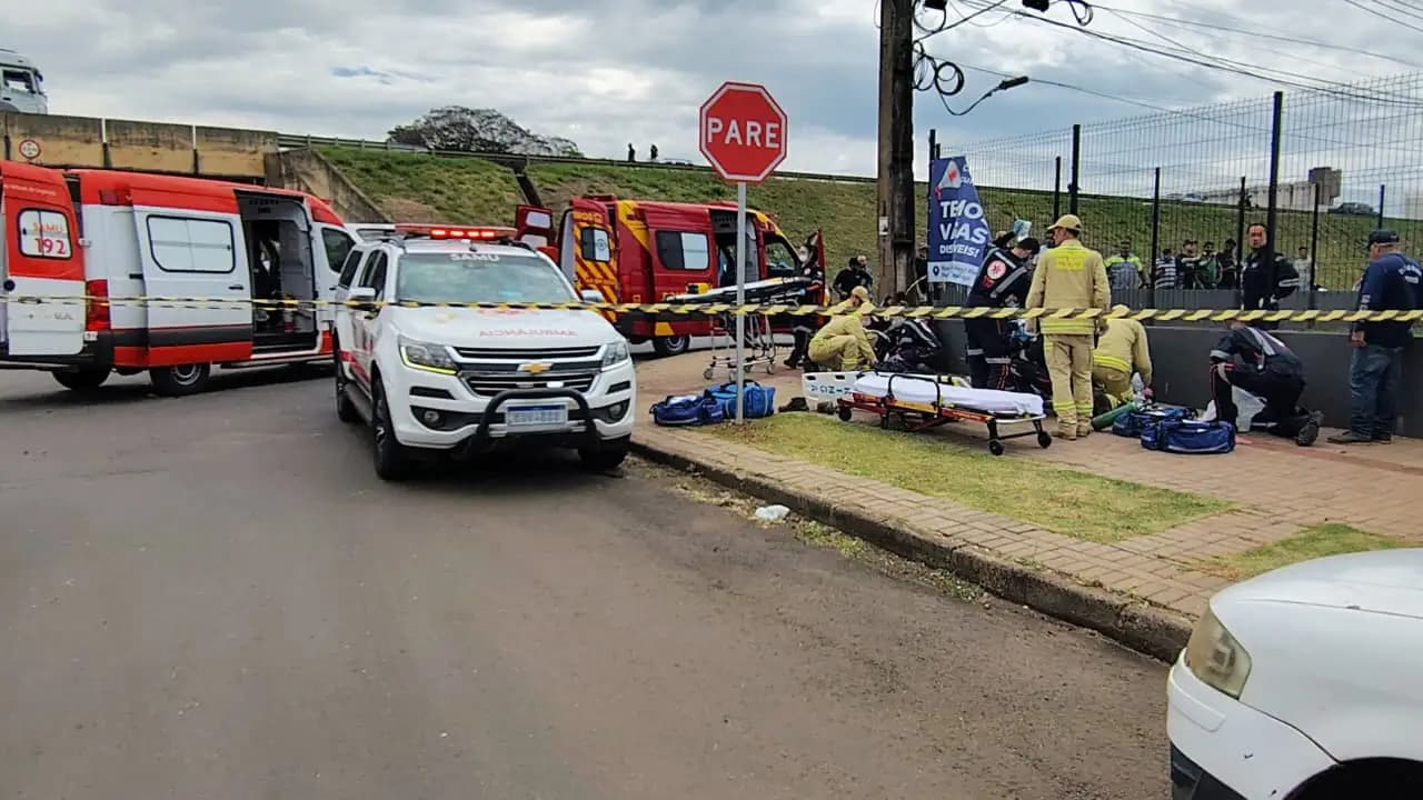 Motociclista é entubado após colisão com caminhão na marginal da PR-323, em Paiçandu
